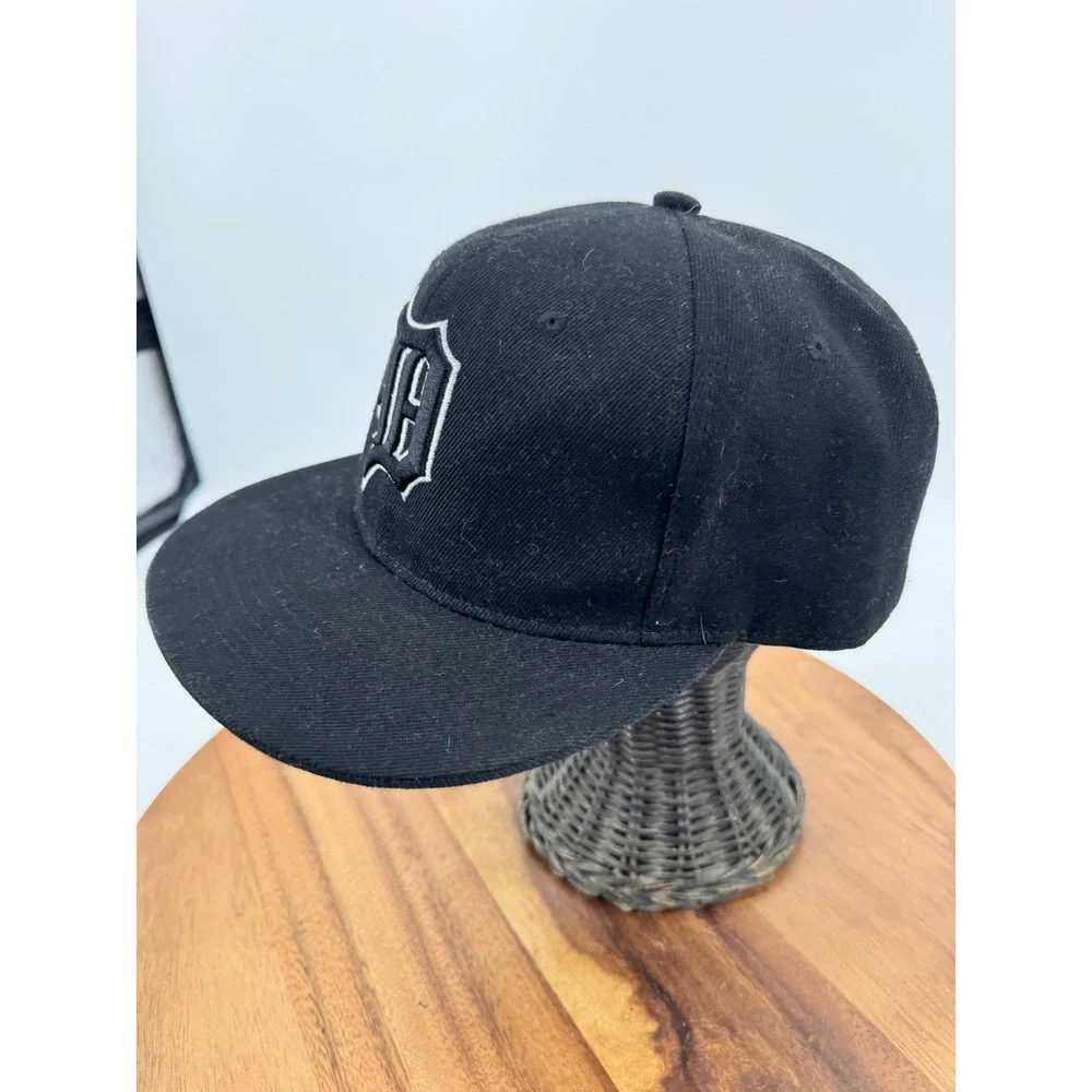 Detroit Tigers Baseball Cap Fitted XL Black Embroidered D Logo Flat Brim‎